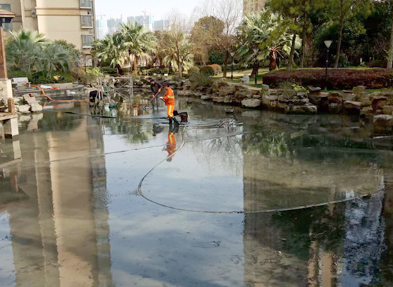 新青景观池淤泥清理
